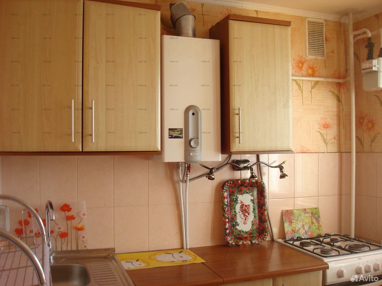 Дизайн кухни с газовым котлом на стене - фото.