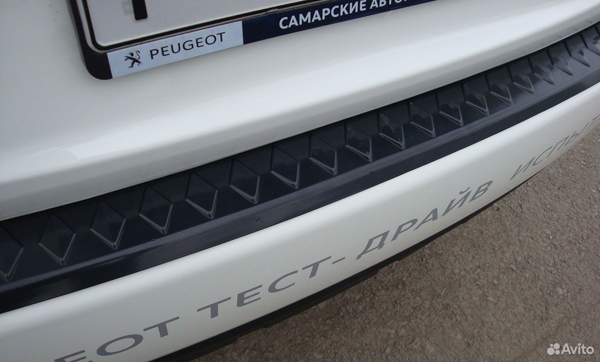 Пластиковая накладка на бампер Peugeot 4007