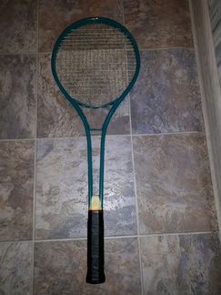 Тенисная ракетка