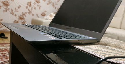 Ноутбук SAMSUNG 535U4