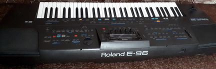 Синтезатор RolandE-96