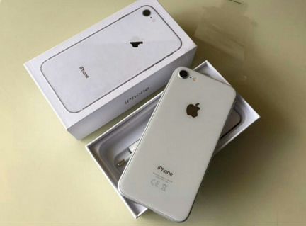 iPhone 8 64 Gb Silver новый. чек