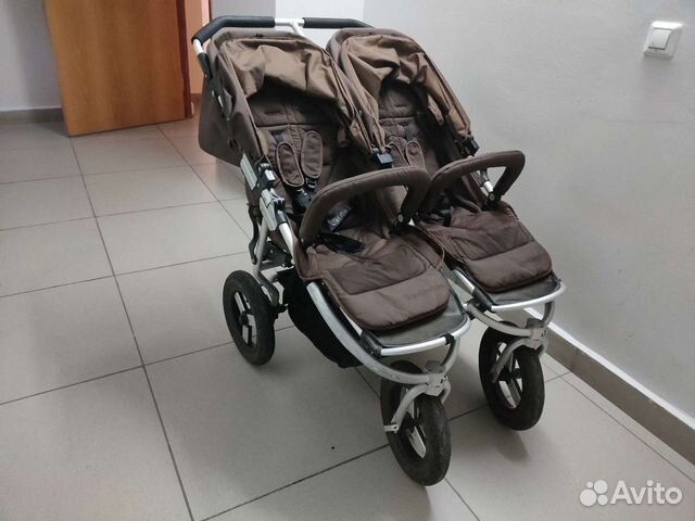 Коляска для двойни bumbleride