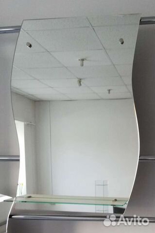 Зеркало с полкой