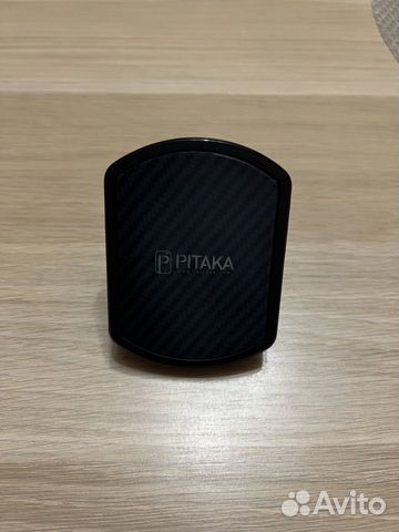 Фирменная беспроводная автозарядка Pitakа
