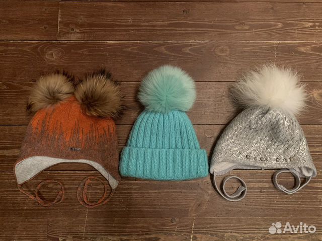Шапочки шерстяные с меховым помпоном