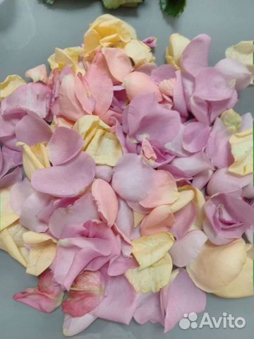 Лепестки роз