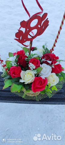 Розы в корзине