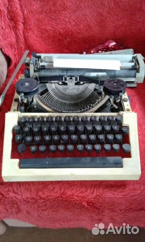 Машинка пишущая механическая