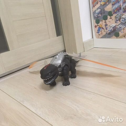 Дракон беззубик ходит свет звук