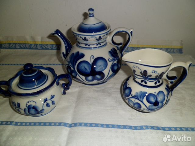 Гжель чайники, сахарницы, молочник, самовар Гжель чайники, сахарницы, молочник, самовар