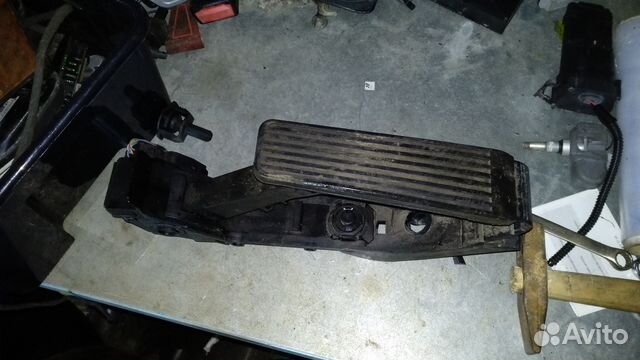 Mercedes w203 педаль газа