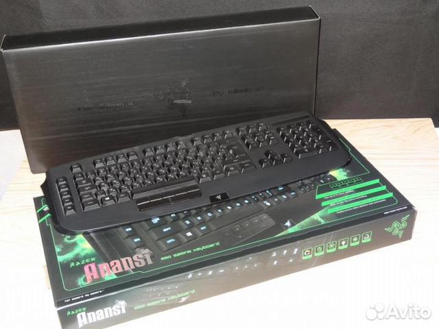 Две клавиатуры Razer Anansi и Logitech K280e