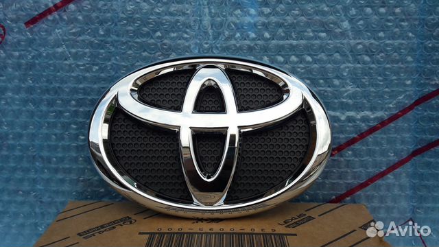 Эмблема передняя Toyota Land Cruiser 200 15-19 Эмблема передняя Toyota Land Cruiser 200 15-19