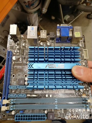 Asus AT3iont-I Asus AT3iont-I