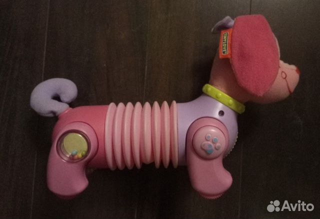 Игрушка говорящая собака на колесиках