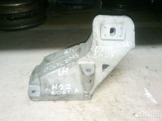 Кронштейн двигателя левый Land Rover L 319 320 405 Кронштейн двигателя левый Land Rover L 319 320 405