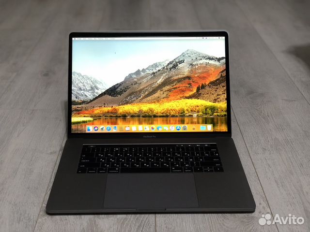 Apple MacBook Pro 15 256 Gb TouchBar Mid-2017