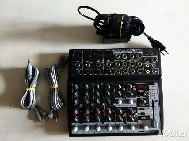 Микшерный пульт с эффектами Behringer Xenyx 1202FX