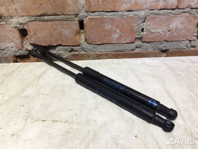 Амортизаторы капота комплект бмв 5 Е60 Амортизаторы капота комплект бмв 5 Е60