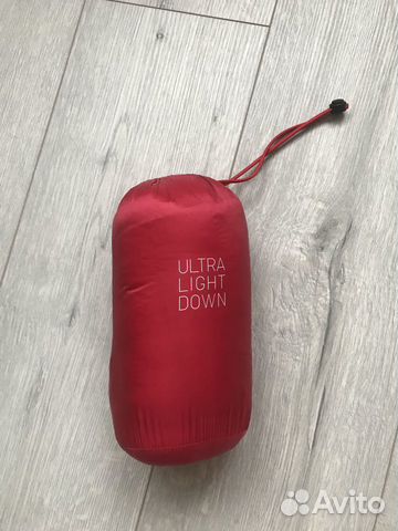 Куртка красная компактная в чехле uniqlo Куртка красная компактная в чехле uniqlo