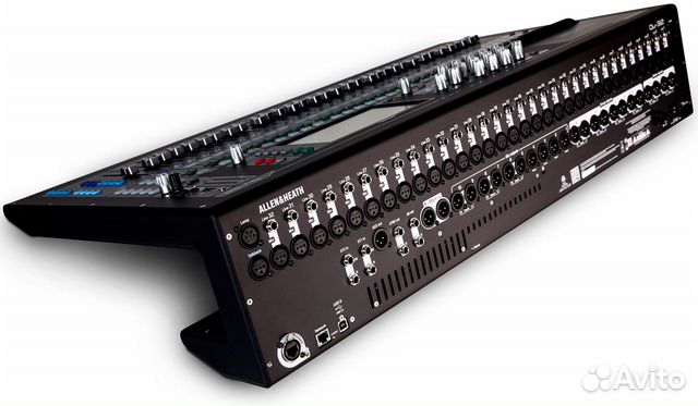 Цифровой микшер Allen & Heath QU-32c Цифровой микшер Allen & Heath QU-32c