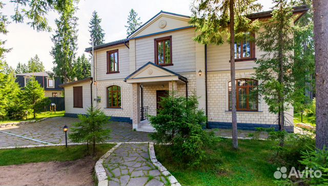 Коттедж 318 м² на участке 18 сот.