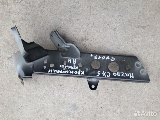 Кронштейн правого крыла с 2017г Mazda cx-5 Кронштейн правого крыла с 2017г Mazda cx-5