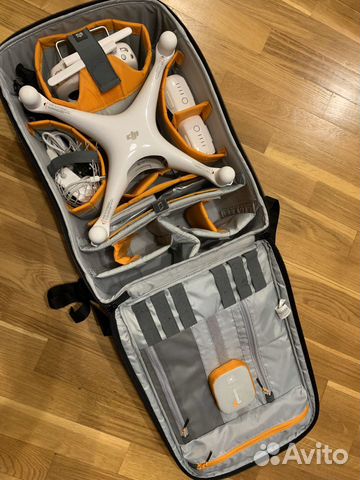 Квадрокоптер DJI Phantom 4