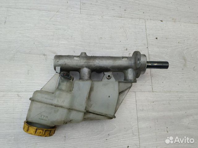 Главный тормозной цилиндр 26401XA00A Subaru Tribec
