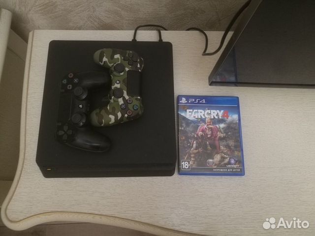 Продаю ps4 slim