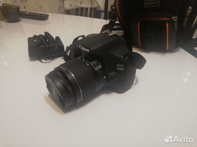 Зеркальный фотоаппарат Canon 1200D