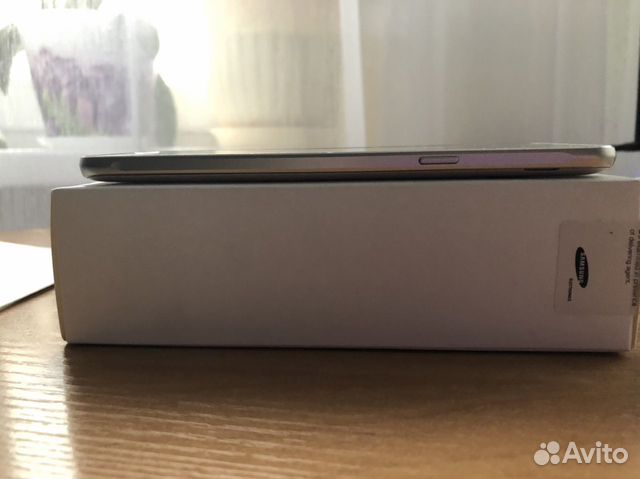 Телефон SAMSUNG Galaxy J7