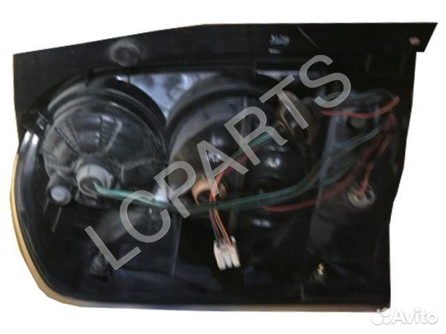 Фонарь задний правый Mazda MPV