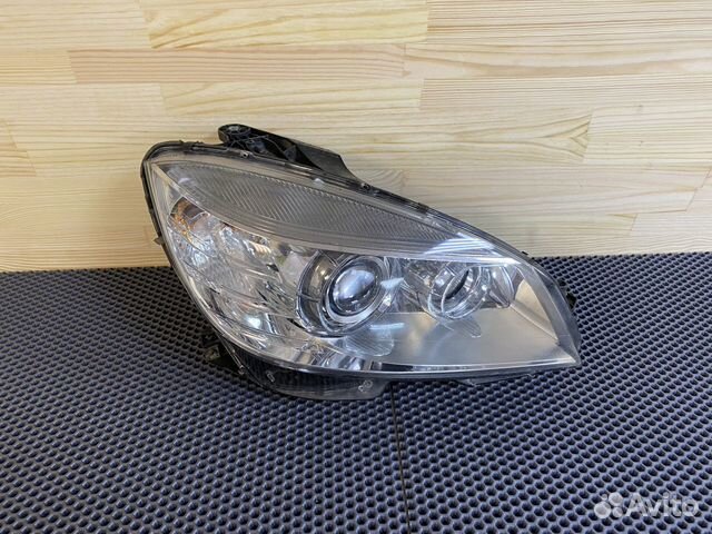 Mercedes W204 фара правая ксенон до рестайлинг Mercedes W204 фара правая ксенон до рестайлинг