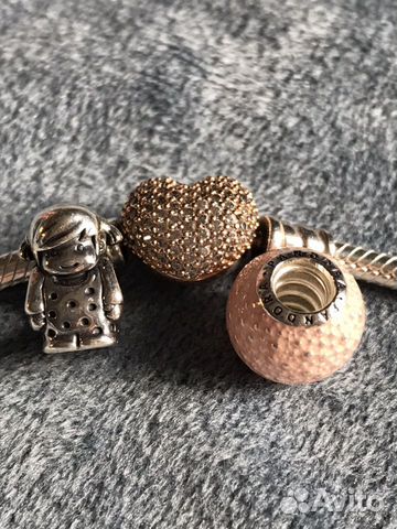 Браслет Pandora с фианитами и позолоченным замком Браслет Pandora с фианитами и позолоченным замком