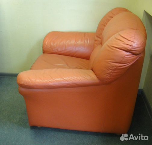 Два кожаных кресла