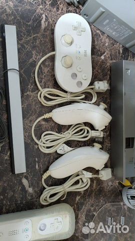 Nintendo Wii полный набор + 5 джойстиков + 5 игр Nintendo Wii полный набор + 5 джойстиков + 5 игр