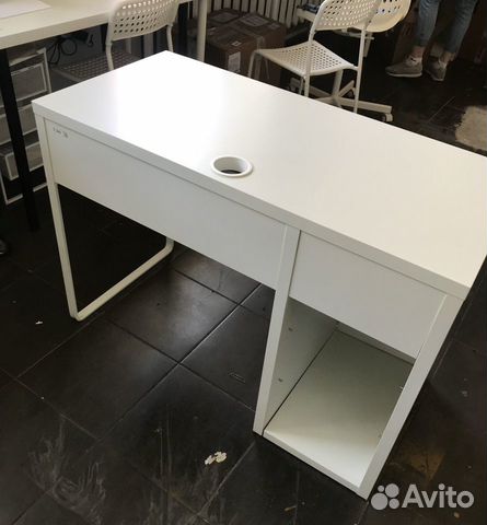 Стол IKEA, белый Стол IKEA, белый