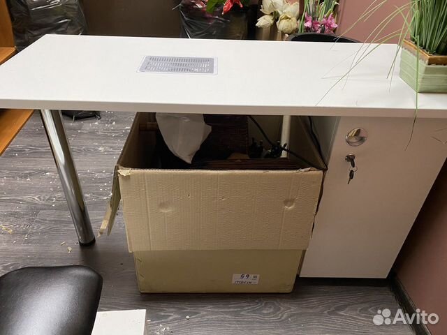 Маникюрный стол Маникюрный стол