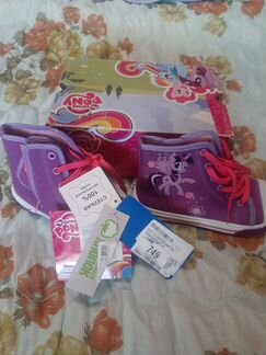 Кроссовки для девочки новые
