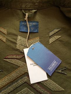 Pull and Bear хаки парка с вышивкой 48 р. Новая