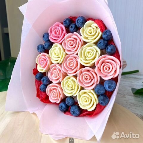 Букет из роз в шоколаде, подарок на праздник