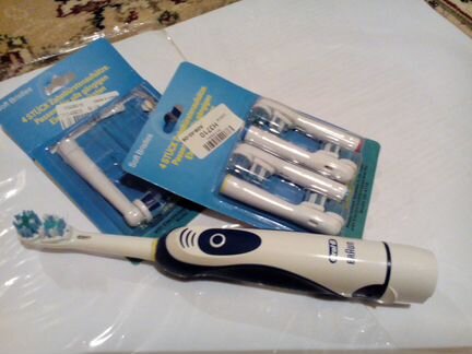 Электрическая зубная щётка Braun + набор насадок