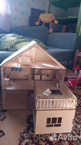 Кукольный домик с мебелью