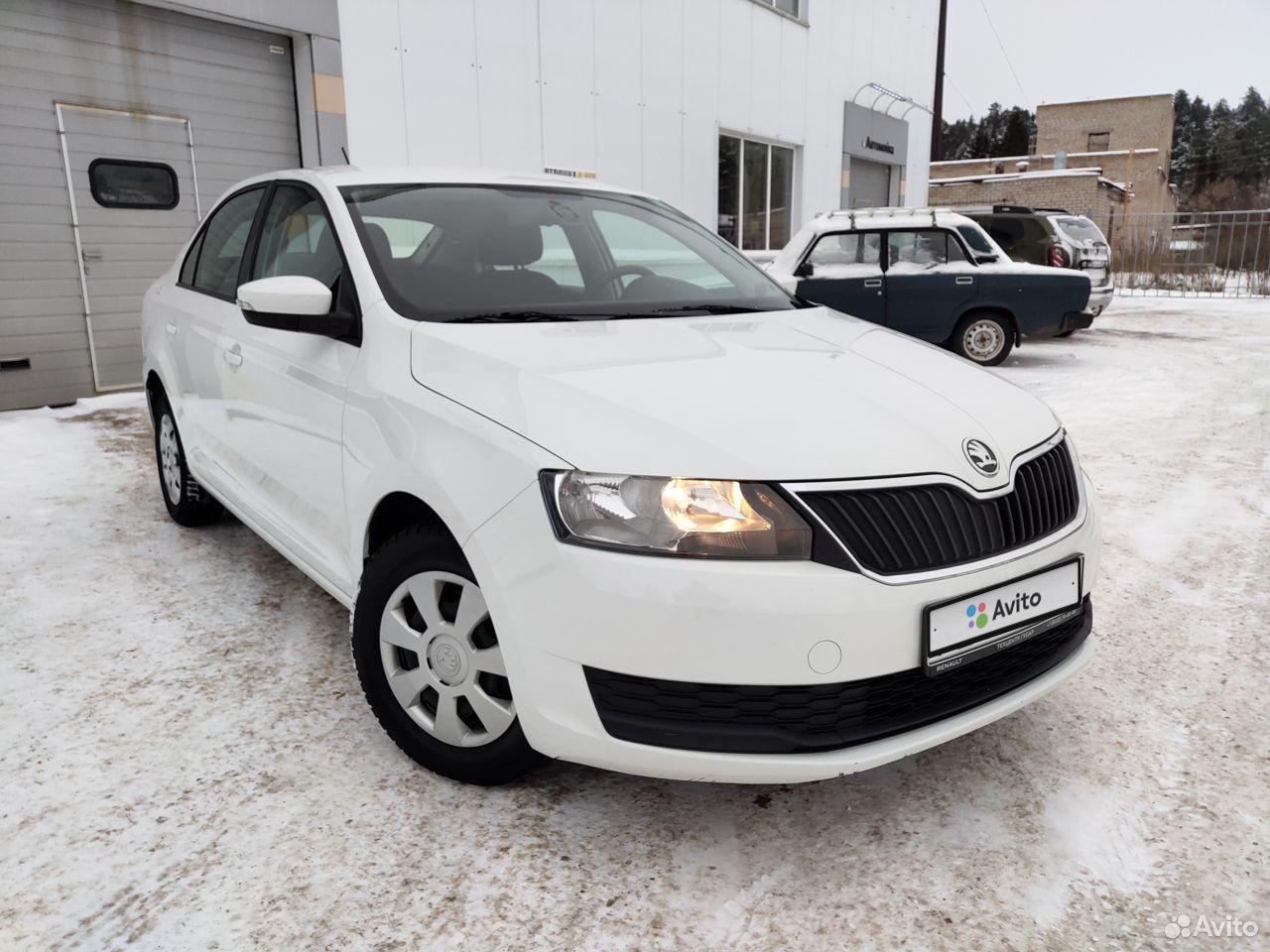 Шкода киров. Шкода Рапид белая. Skoda Rapid i 1.6 at 110 л.с. белый. Шкода Рапид 22. Шкода белого Шкода Рапид