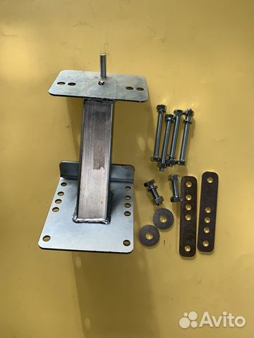 Кронштейн запасного колеса для прицепа