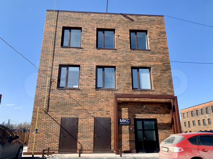 Продажа здания с арендаторами 1370 м²