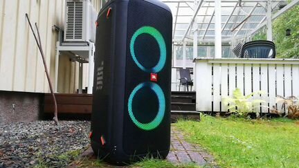 Аренда jbl partybox 710 jbl 310 мощная + Микрофоны