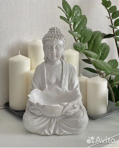 Будда с лотосом гипс